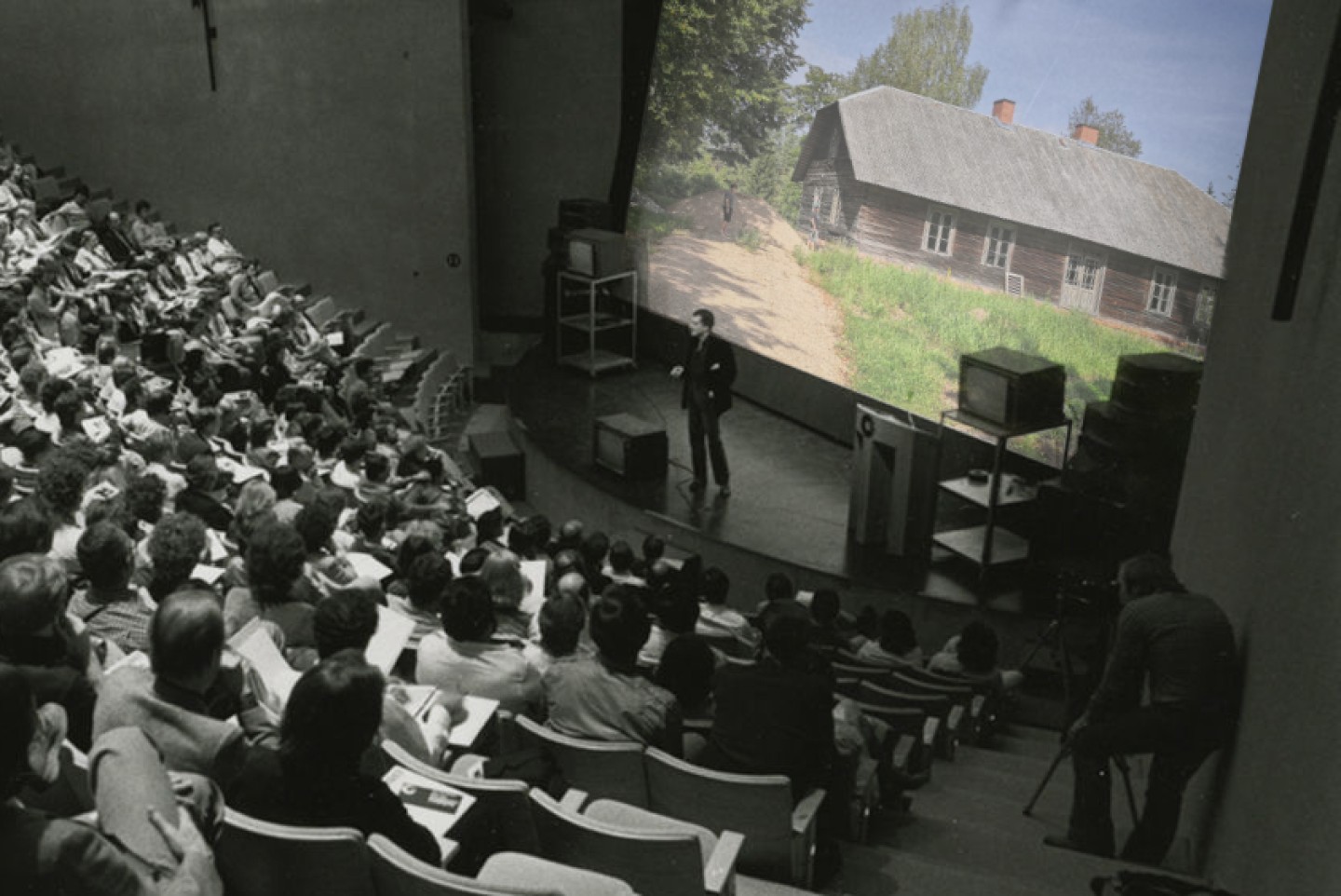lecture_hall_gray_MAJAsm